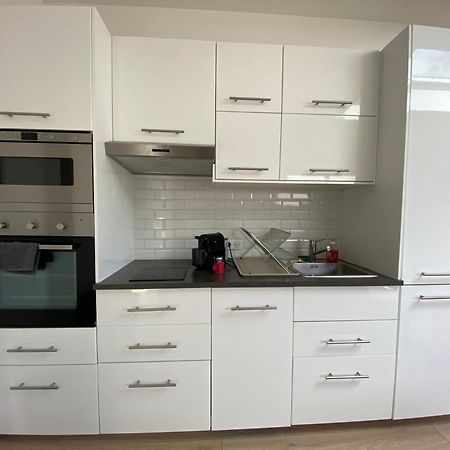 Appartement Paisible Proche Centre Ville Bron Εξωτερικό φωτογραφία