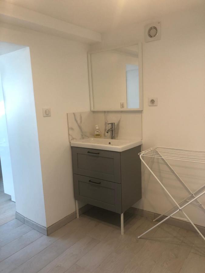 Appartement Paisible Proche Centre Ville Bron Εξωτερικό φωτογραφία