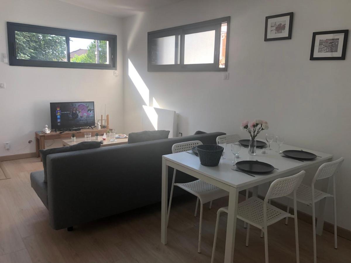 Appartement Paisible Proche Centre Ville Bron Εξωτερικό φωτογραφία