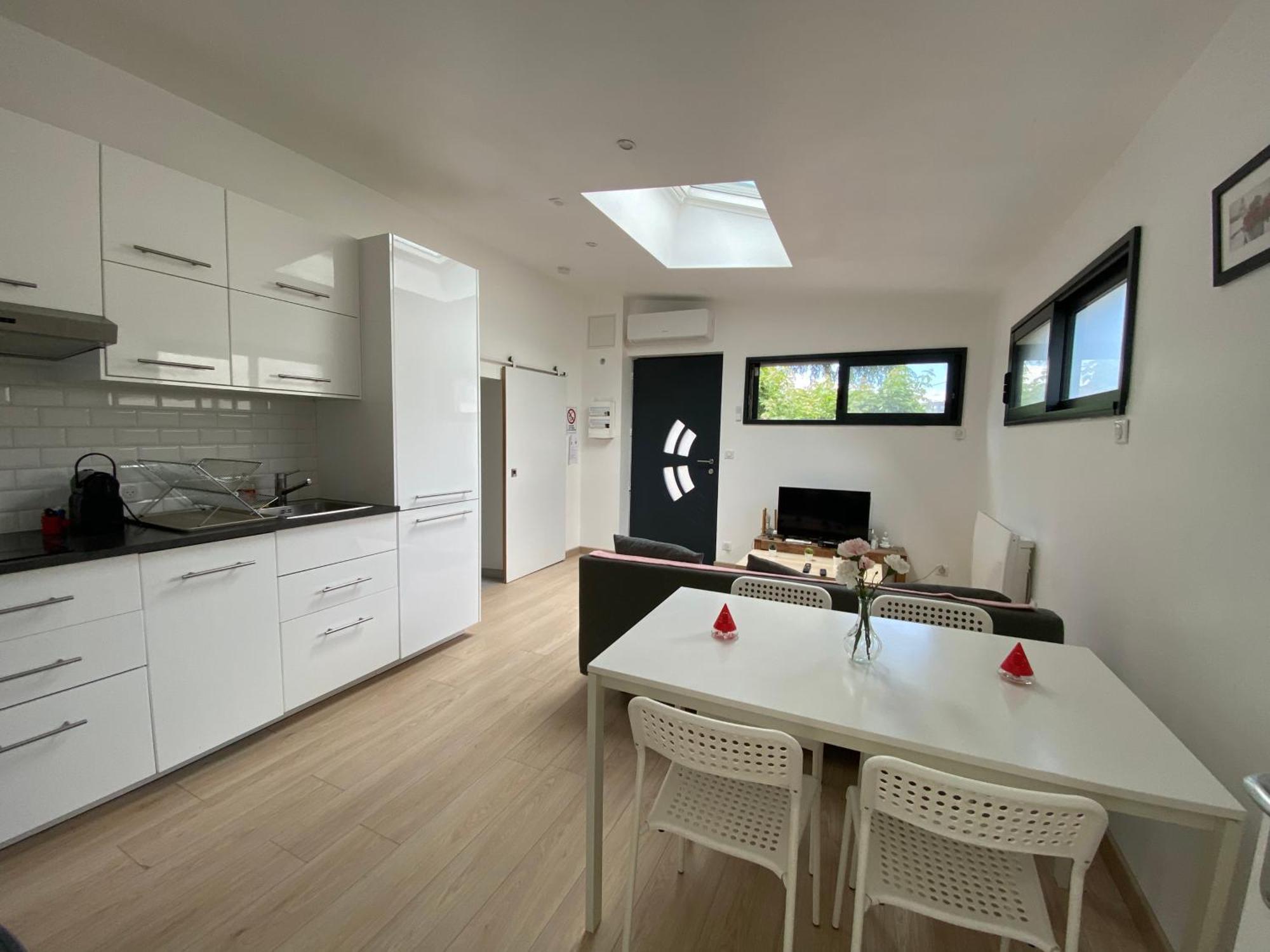 Appartement Paisible Proche Centre Ville Bron Εξωτερικό φωτογραφία
