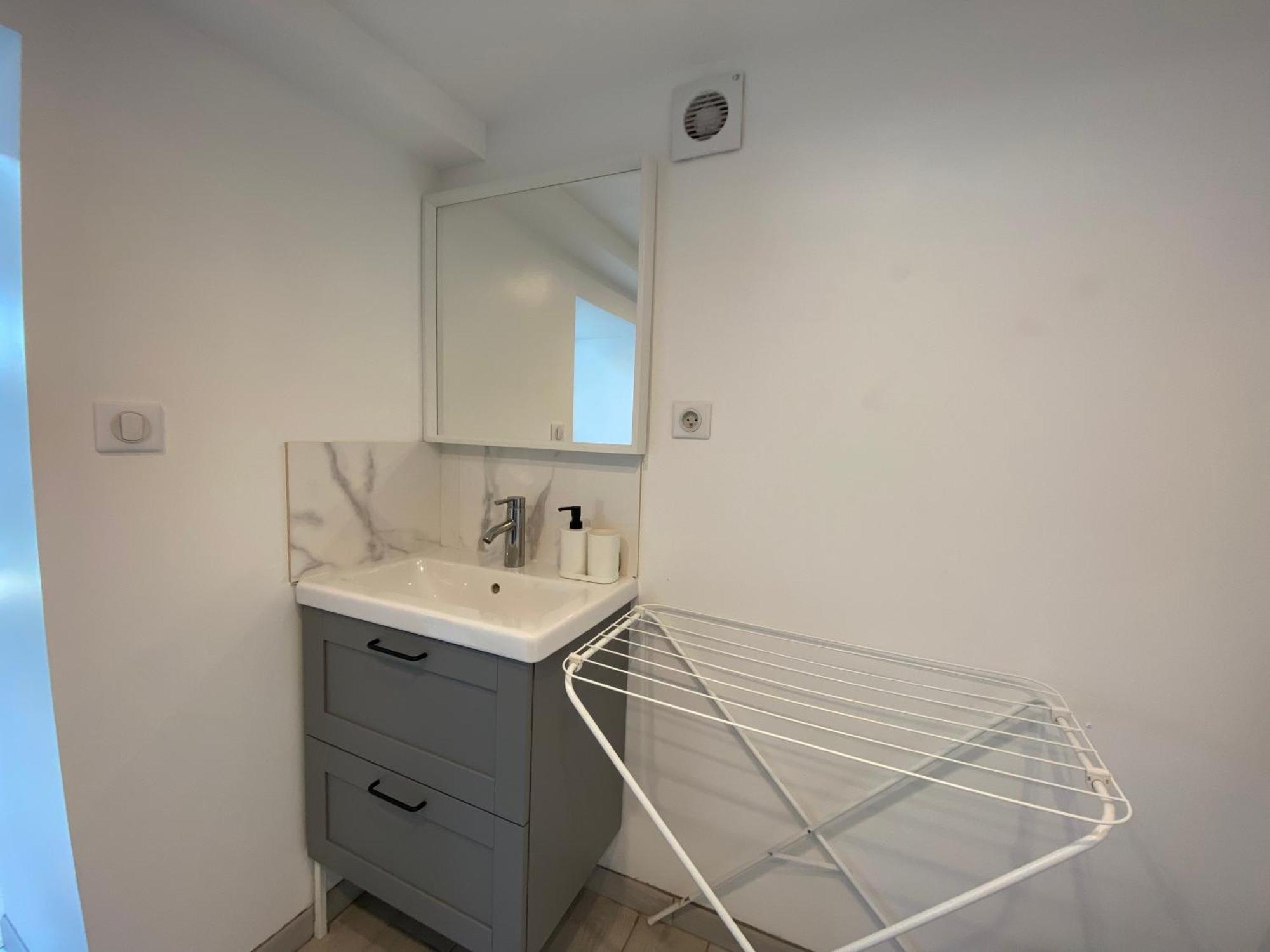Appartement Paisible Proche Centre Ville Bron Εξωτερικό φωτογραφία